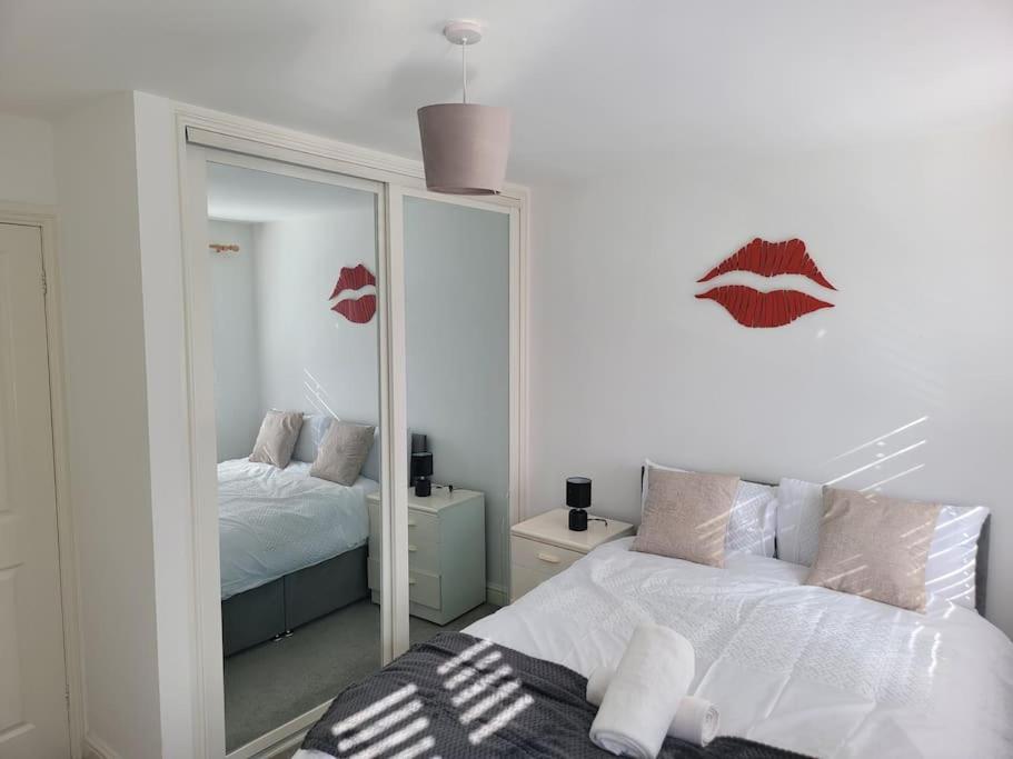 2 Bedroom End Of Terrace House Веллінгтон Екстер'єр фото