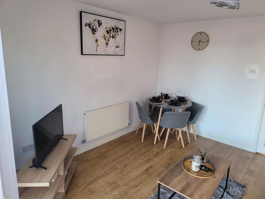 2 Bedroom End Of Terrace House Веллінгтон Екстер'єр фото
