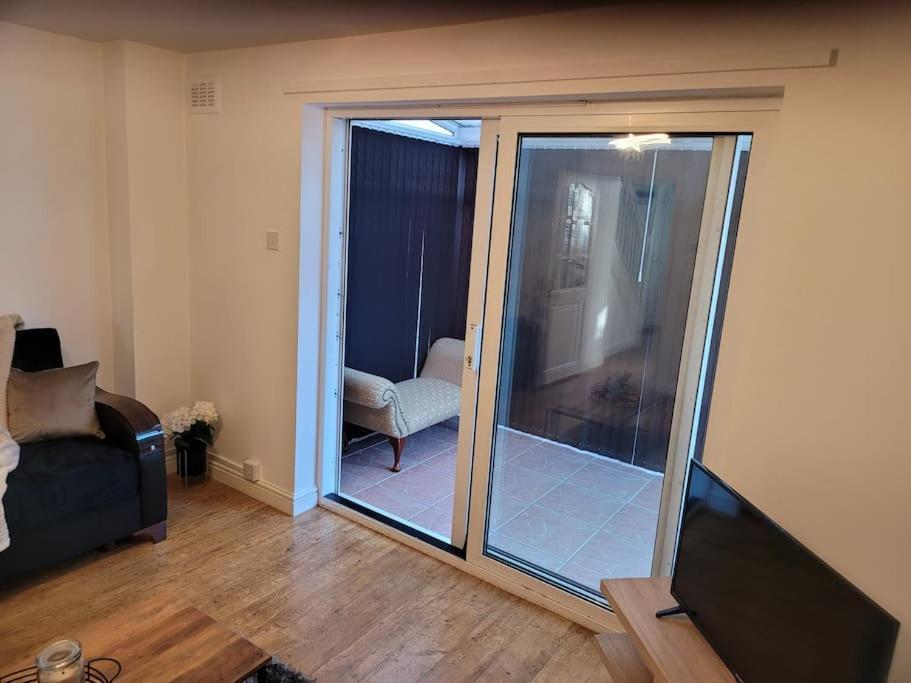 2 Bedroom End Of Terrace House Веллінгтон Екстер'єр фото