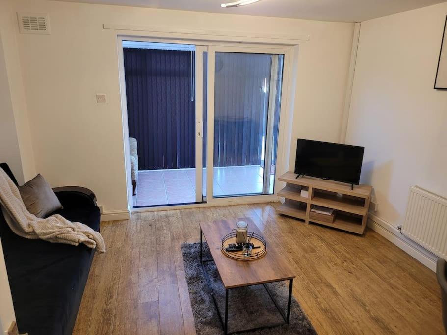 2 Bedroom End Of Terrace House Веллінгтон Екстер'єр фото