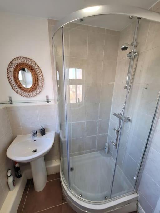 2 Bedroom End Of Terrace House Веллінгтон Екстер'єр фото